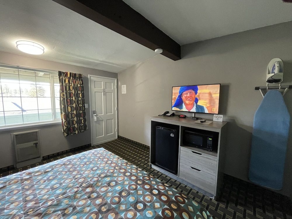 Travel Inn Room, 1 Queen Bed, Non Smoking 8