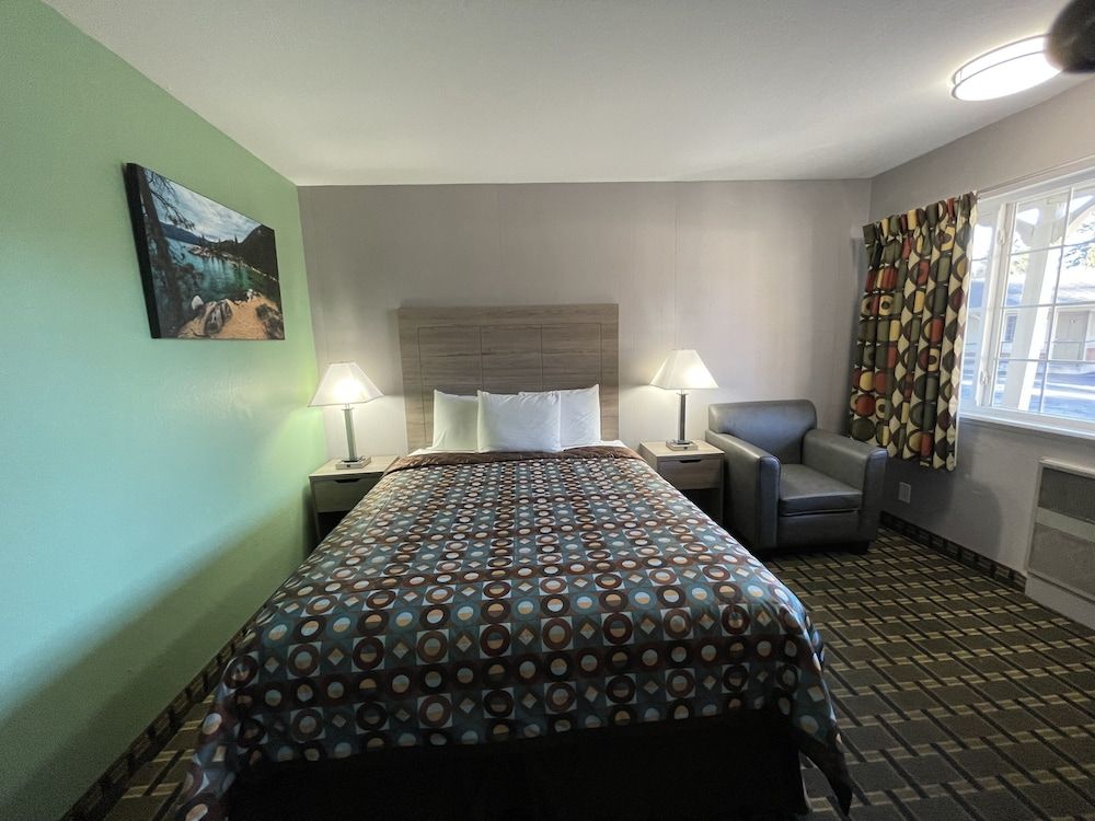 Travel Inn Room, 1 Queen Bed, Non Smoking 6