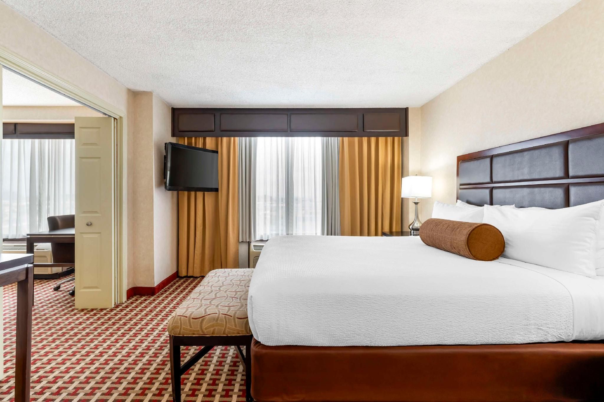 Suite - 1 King Bed, Nonsmoking, Executive Level
