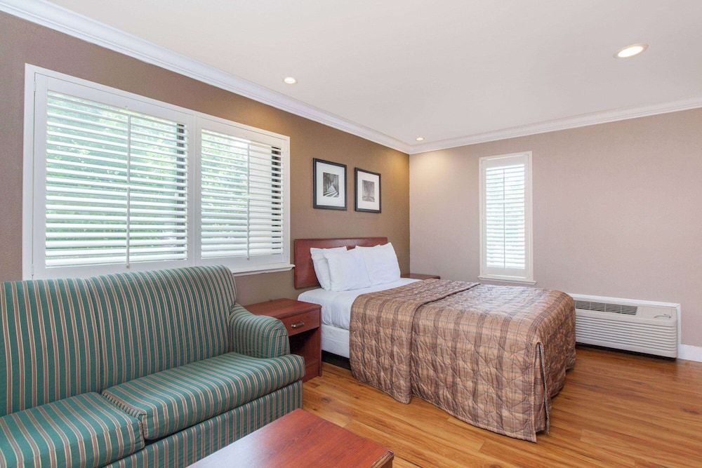 Business Room, 1 Queen Bed
