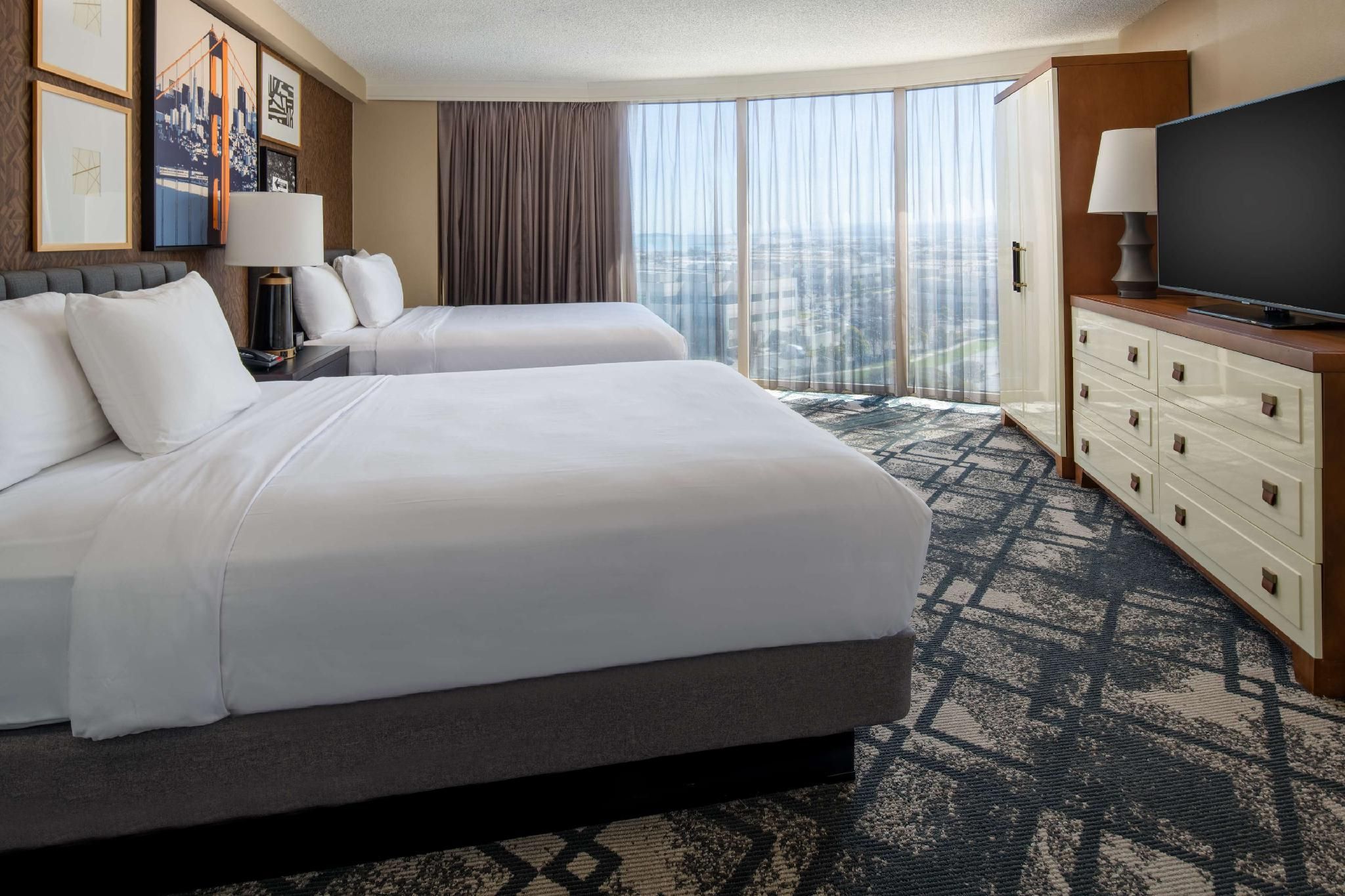 2 ROOM CORNER STE - 2 QUEEN BEDS - NONSMOKING