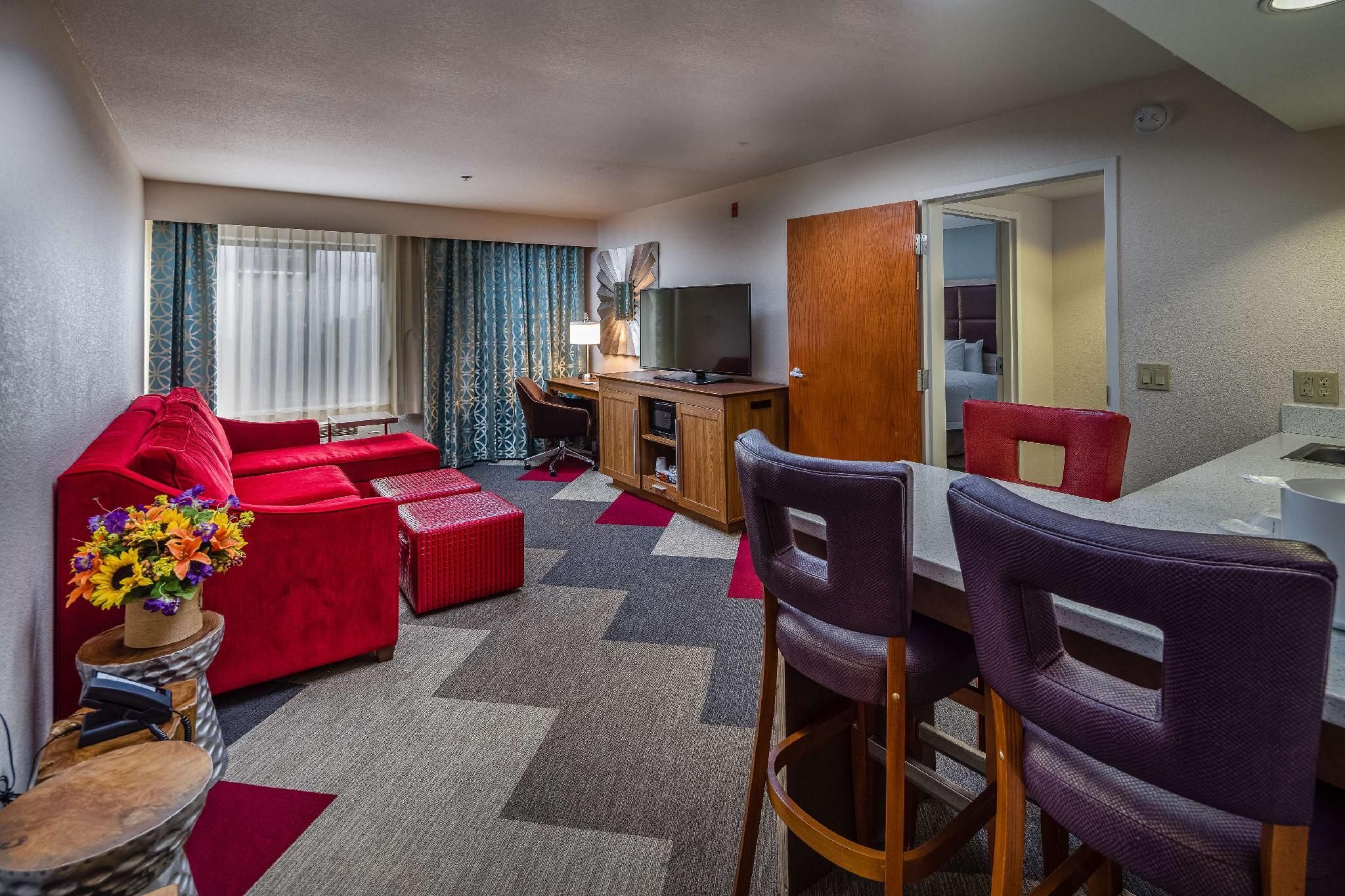 1 KING BED 1 BEDROOM SUITE NONSMOKING