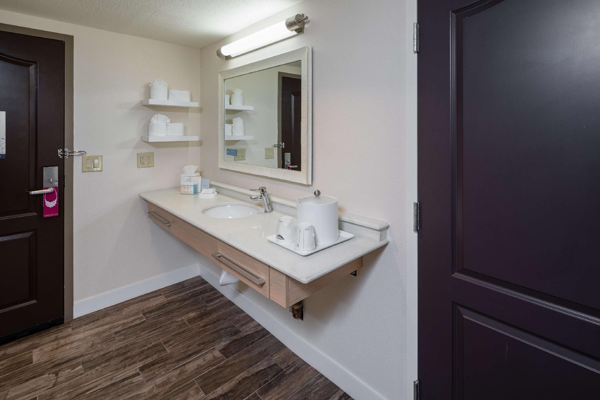 1 KING MOBILITY ACCESS ROLL IN SHOWER NOSMOK