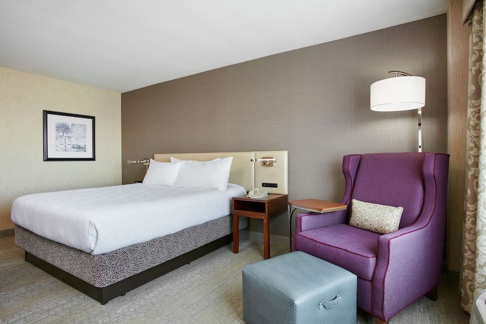 Room, 1 King Bed, Accessible (Roll-in Shower)