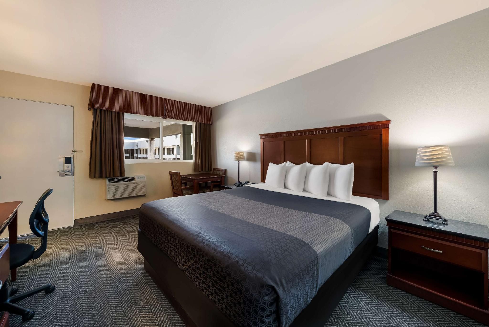 Rodeway Inn South San Francisco Airport 1 King Bed, Nonsmoking