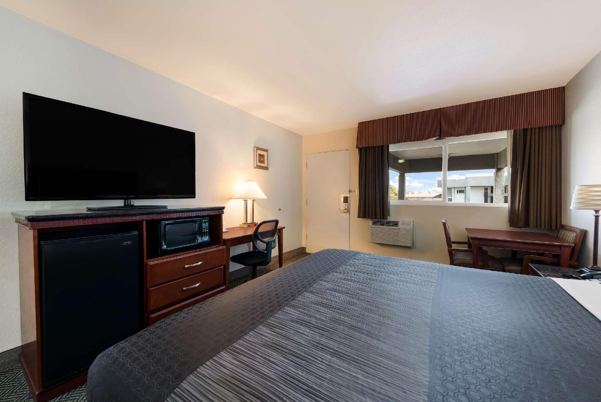 Rodeway Inn South San Francisco Airport 1 King Bed, Nonsmoking 2