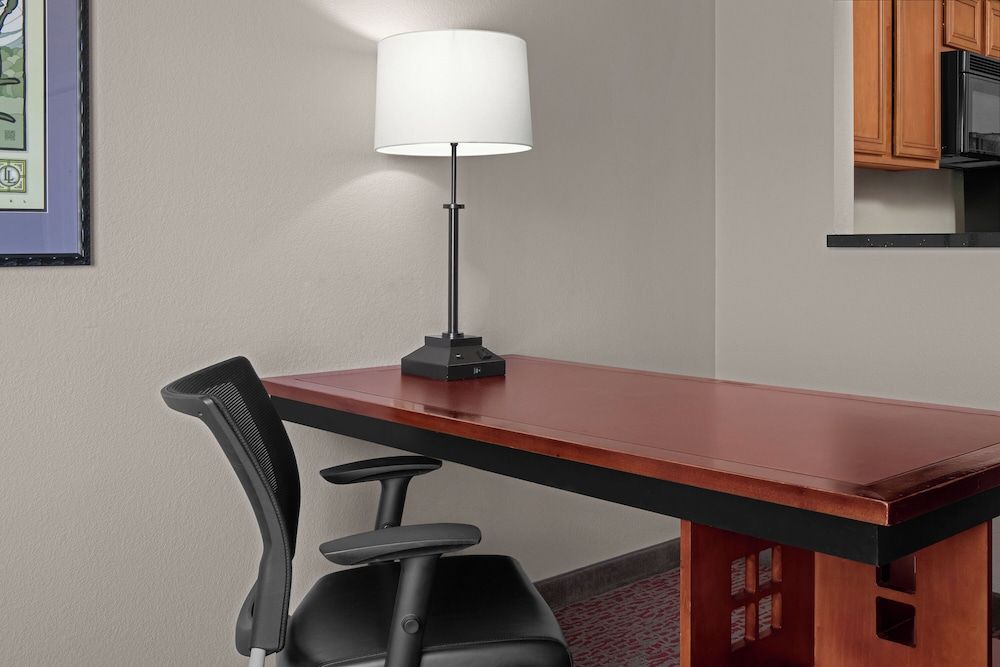 Larkspur Landing Extended Stay Suites South San Francisco Accessible Studio Suite Queen Bed with Roll In Shower 4