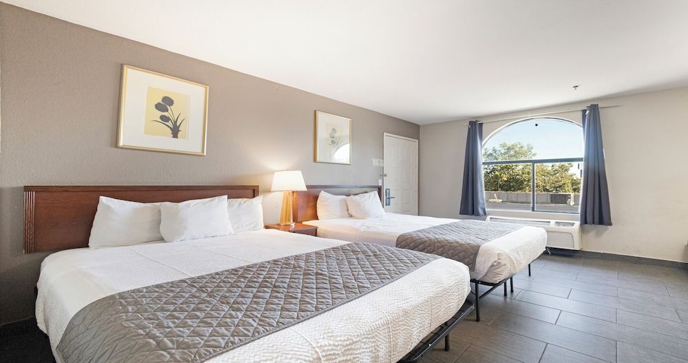Room, 2 Queen Beds, Non Smoking