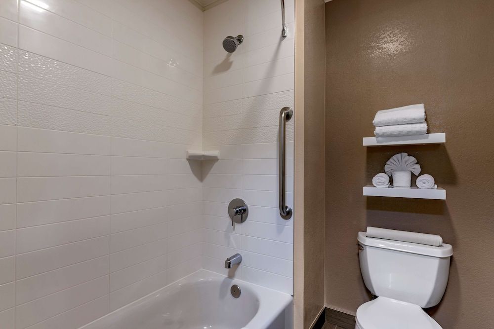 Best Western Silicon Valley Inn Executive Room, 1 King Bed, Non Smoking, Refrigerator & Microwave 3