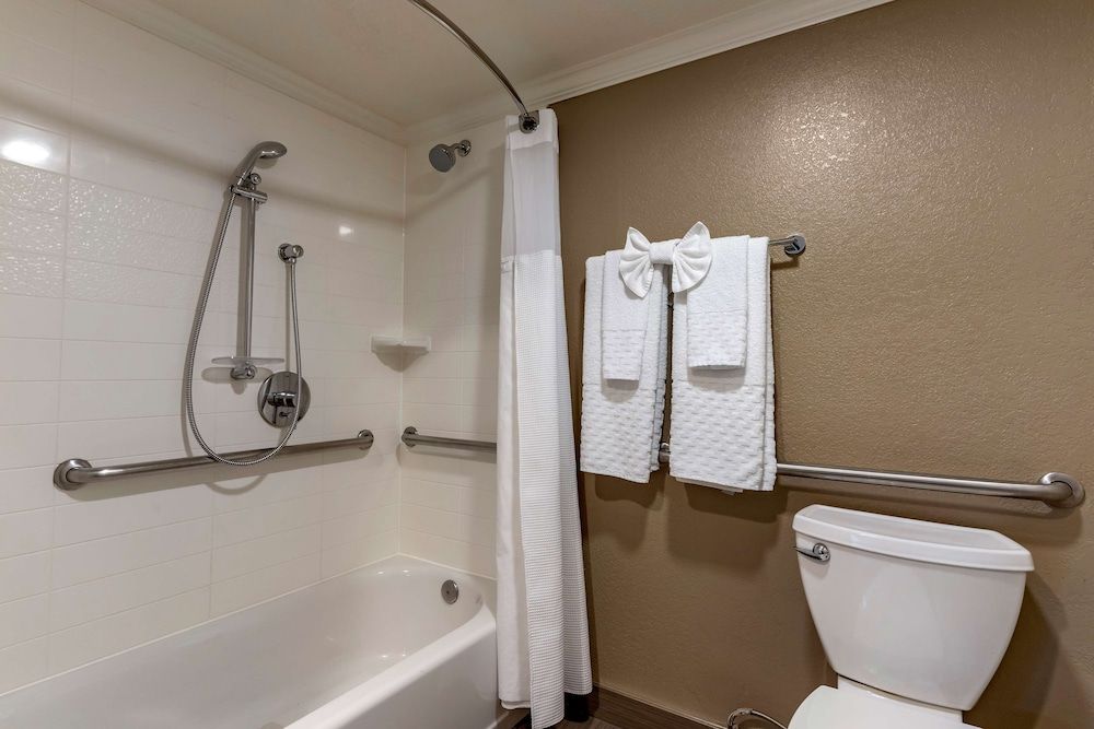 Best Western Silicon Valley Inn Standard Room, 1 King Bed, Accessible, Bathtub 3