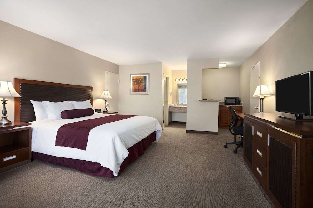 Room, 1 King Bed, Non Smoking