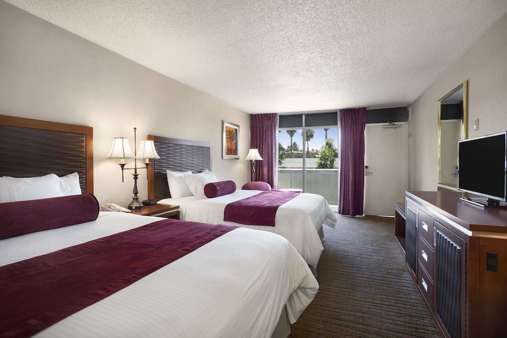 Room, 1 King Bed, Accessible, Non Smoking (Mobility Accessible)