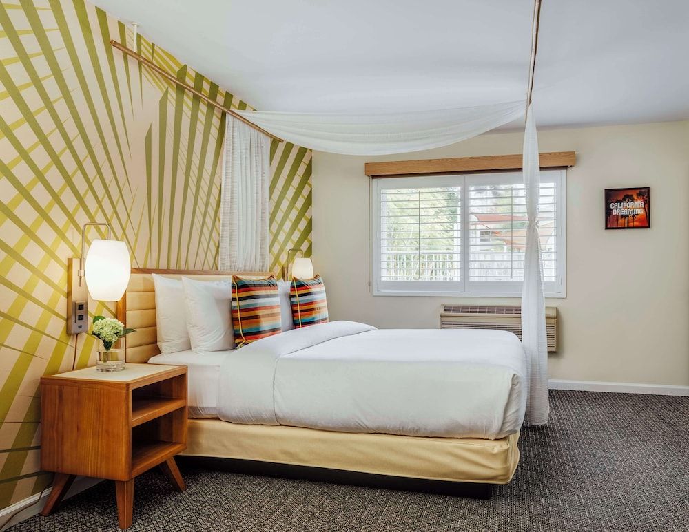 Basic Suite, 1 Bedroom (1 King Bed & 1 Sofa Bed)