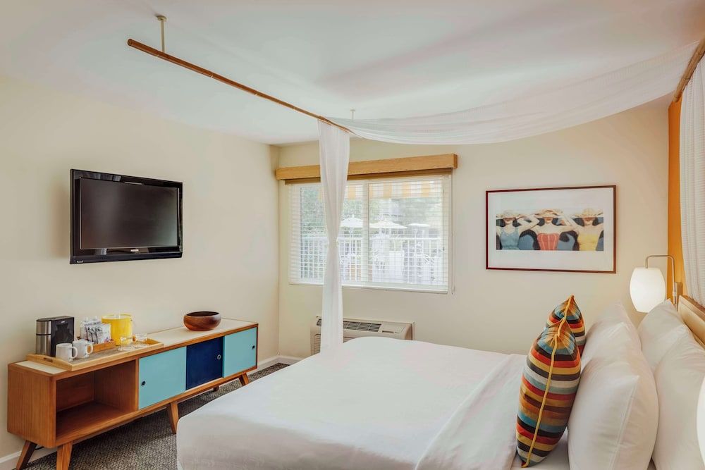 Room, 1 Queen Bed, Accessible, Bathtub