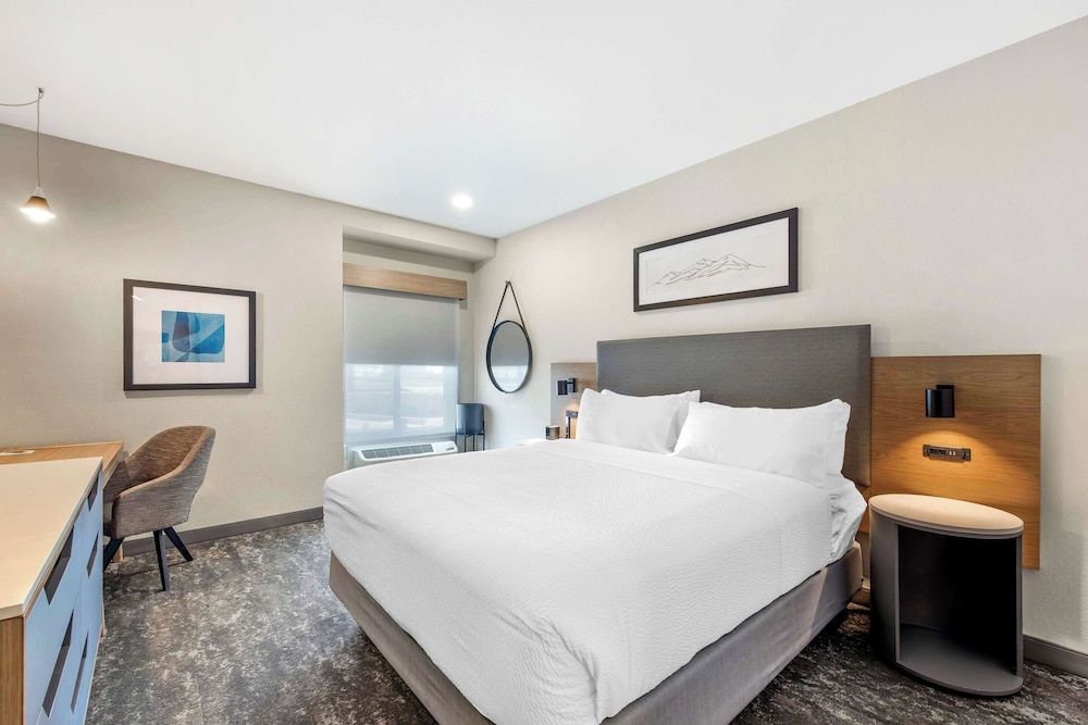 Suite, 1 King Bed, Non Smoking
