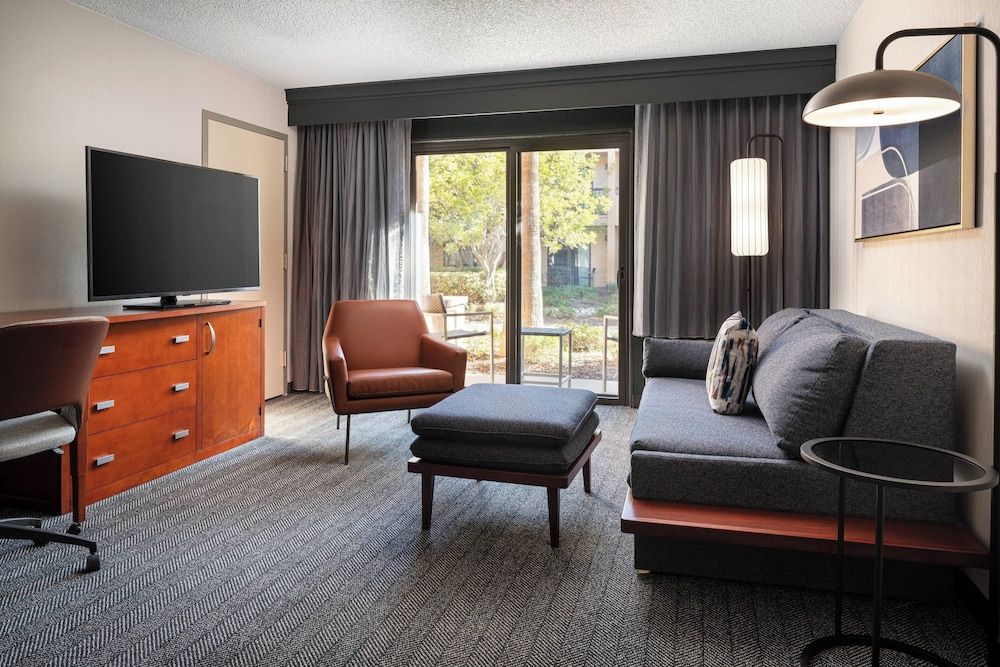 Suite, 1 Bedroom, Non Smoking (Mobility/Hearing Accessible, Tub)