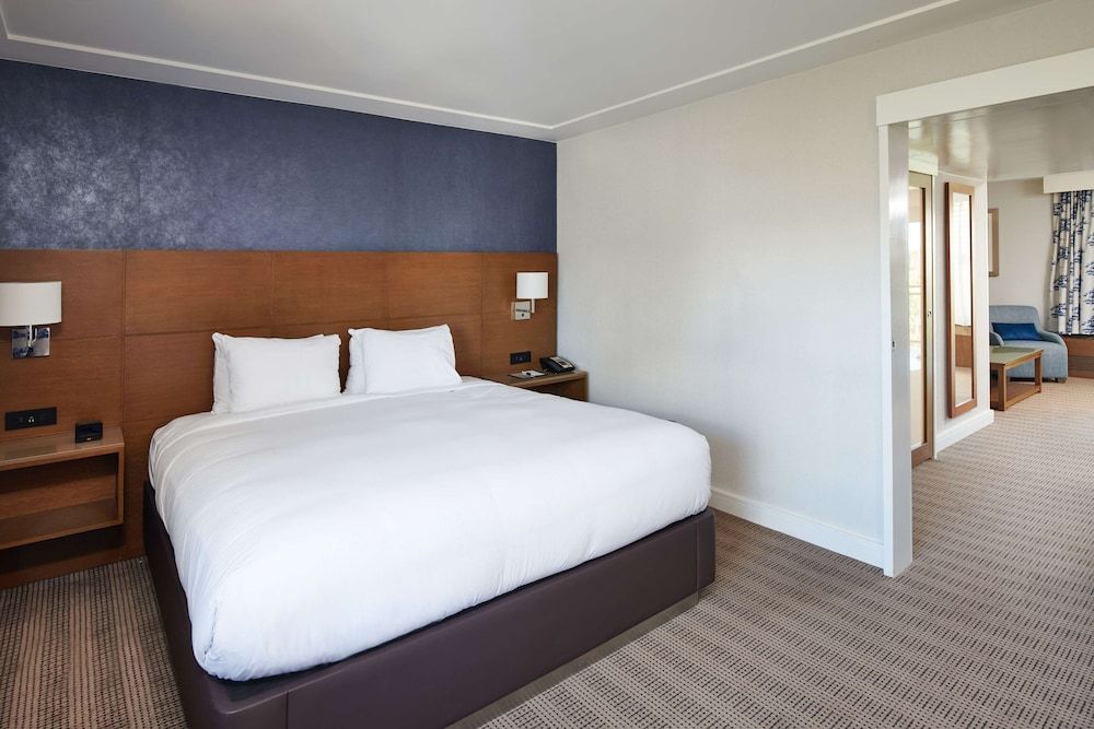 Suite, 1 King Bed, Non Smoking