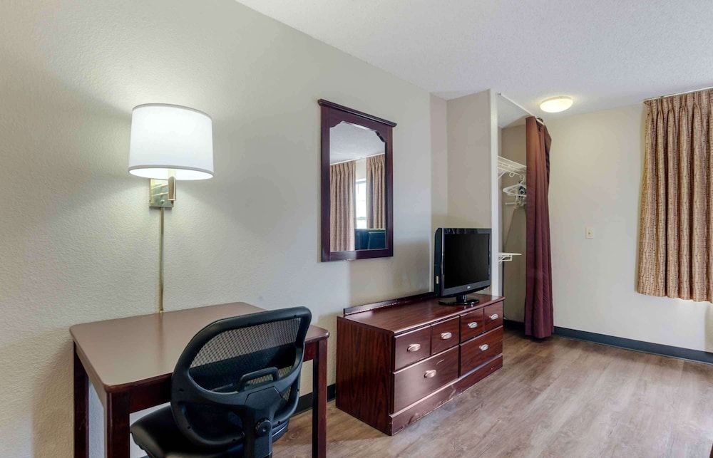 Extended Stay America Suites Los Angeles Torrance Blvd Studio, 1 King Bed, Non Smoking 4