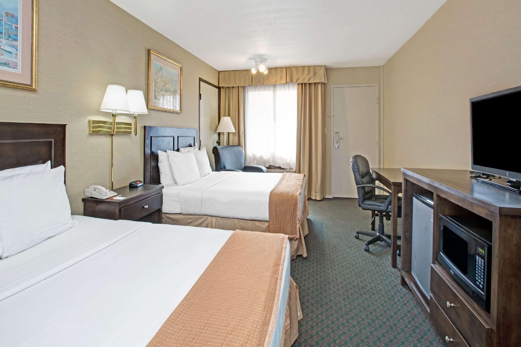 2 Queen Beds Non-Smoking