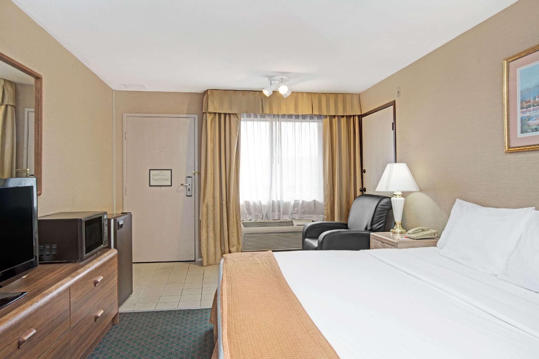 1 Full Bed, Non-Smoking