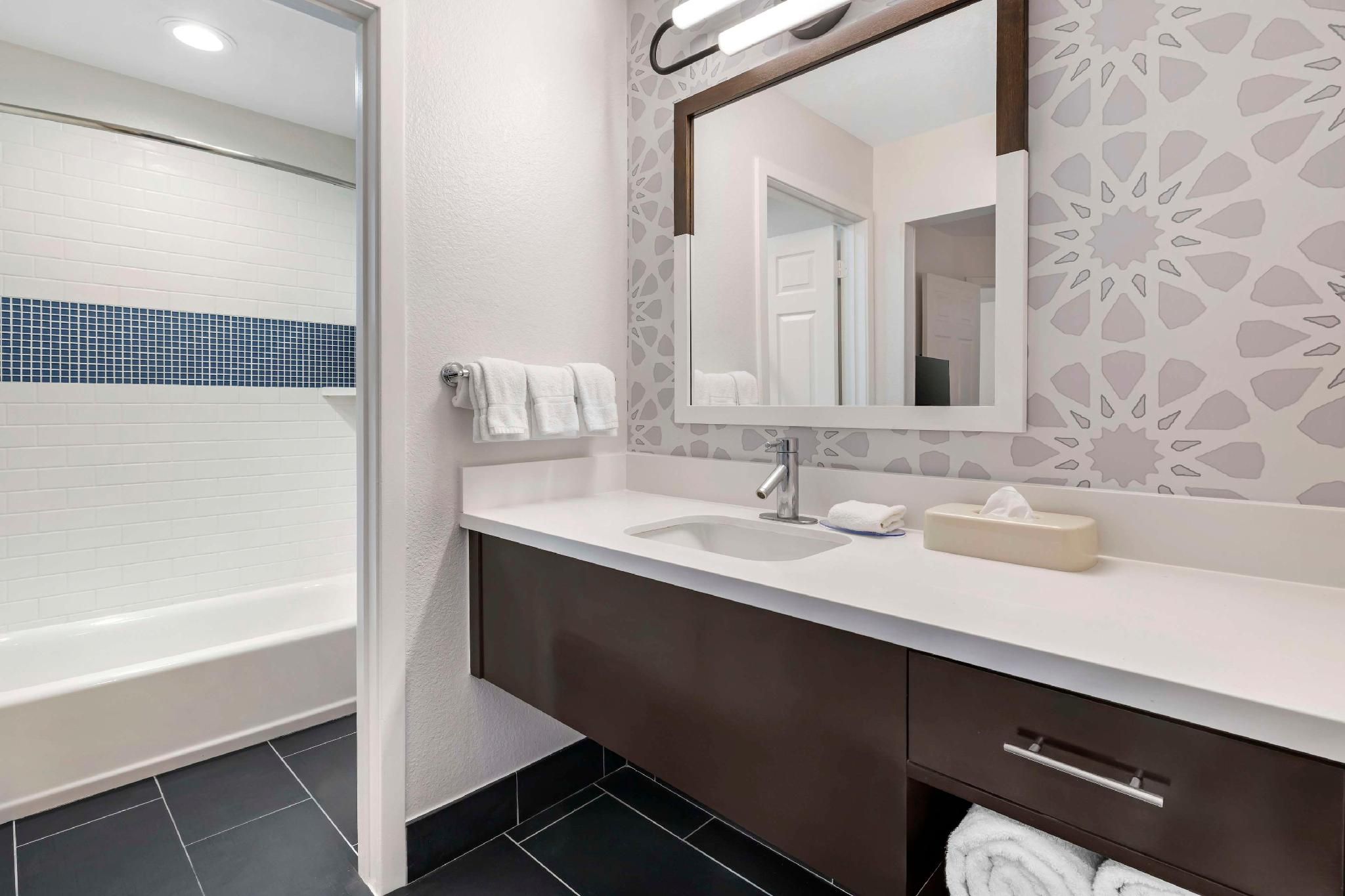 Sonesta ES Suites Torrance Redondo Beach One Bedroom Suite Queen 2