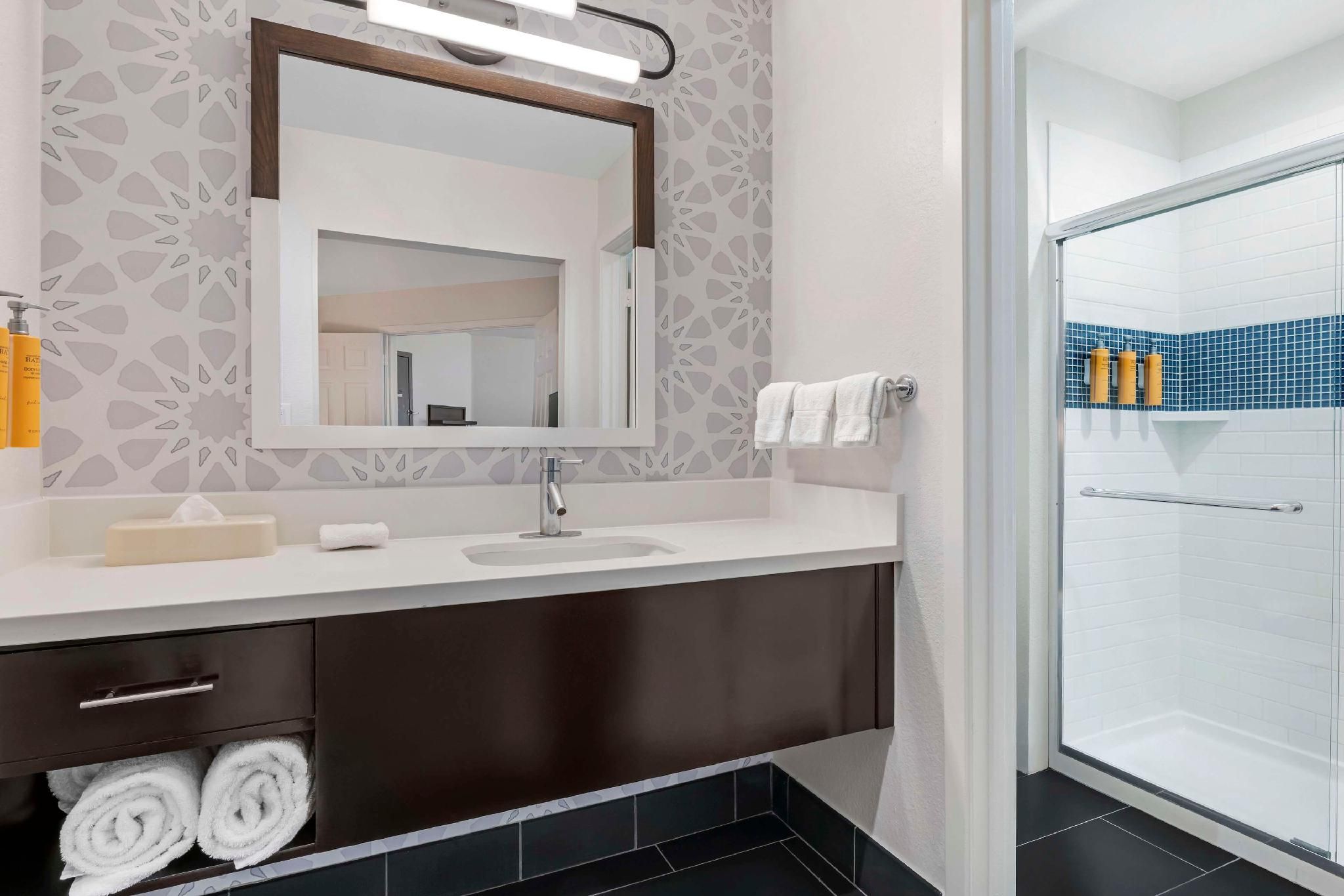 Two Bedroom Suite Two Queens