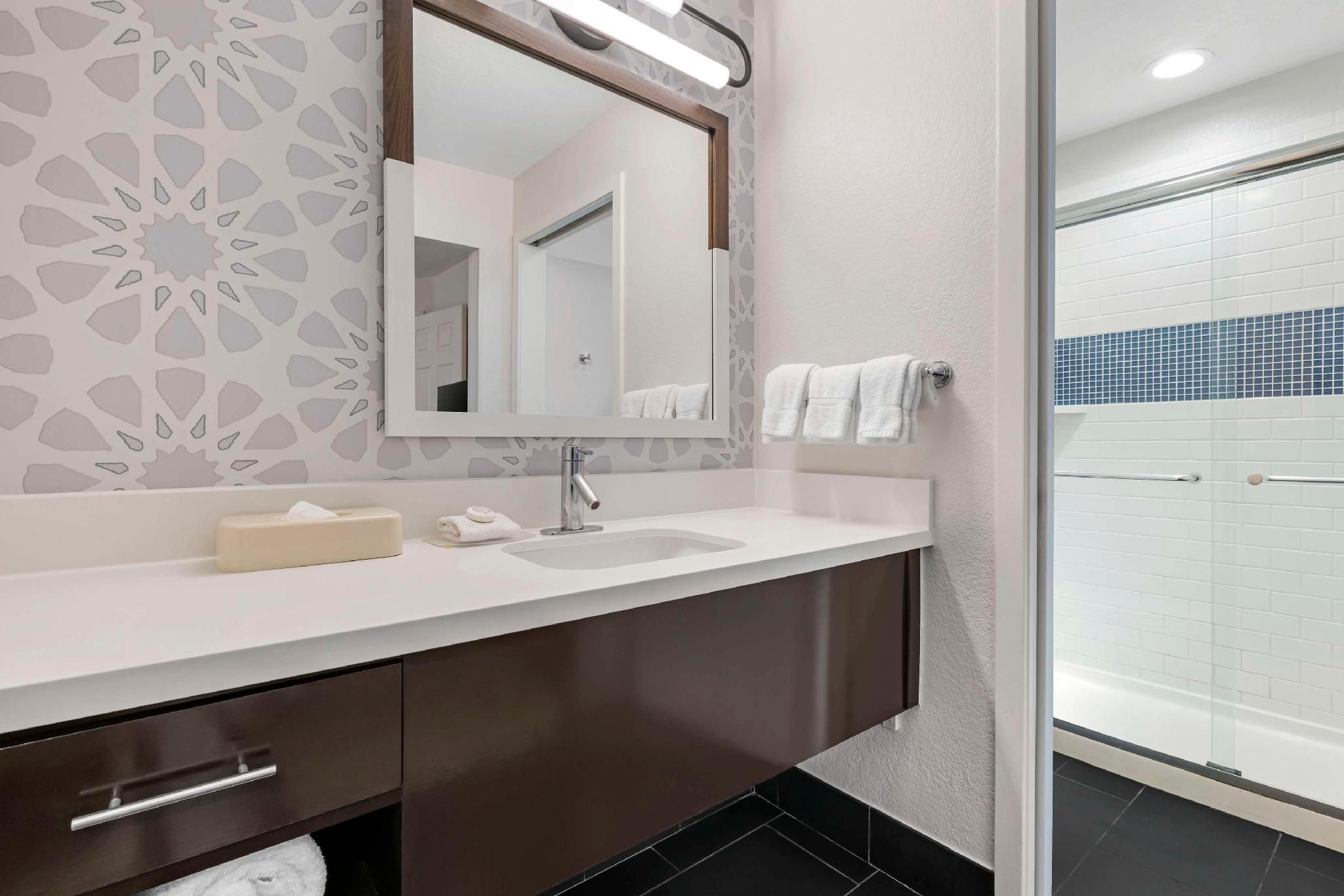 Two Bedroom Suite Queen and Two Doubles