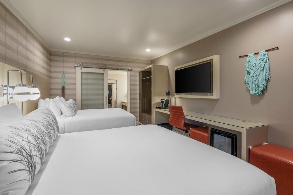 Standard Room, 2 Queen Beds, Accessible, Non Smoking (Roll-In Shower)