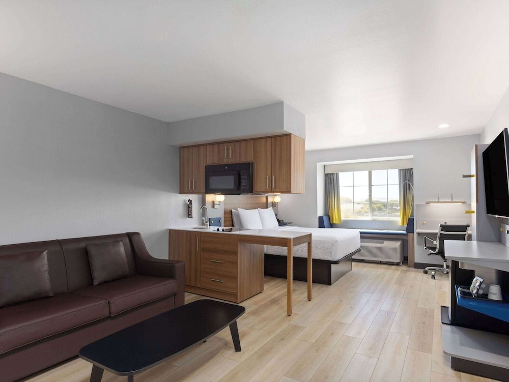 Studio Suite, 1 Queen Bed, Non Smoking (Efficiency)