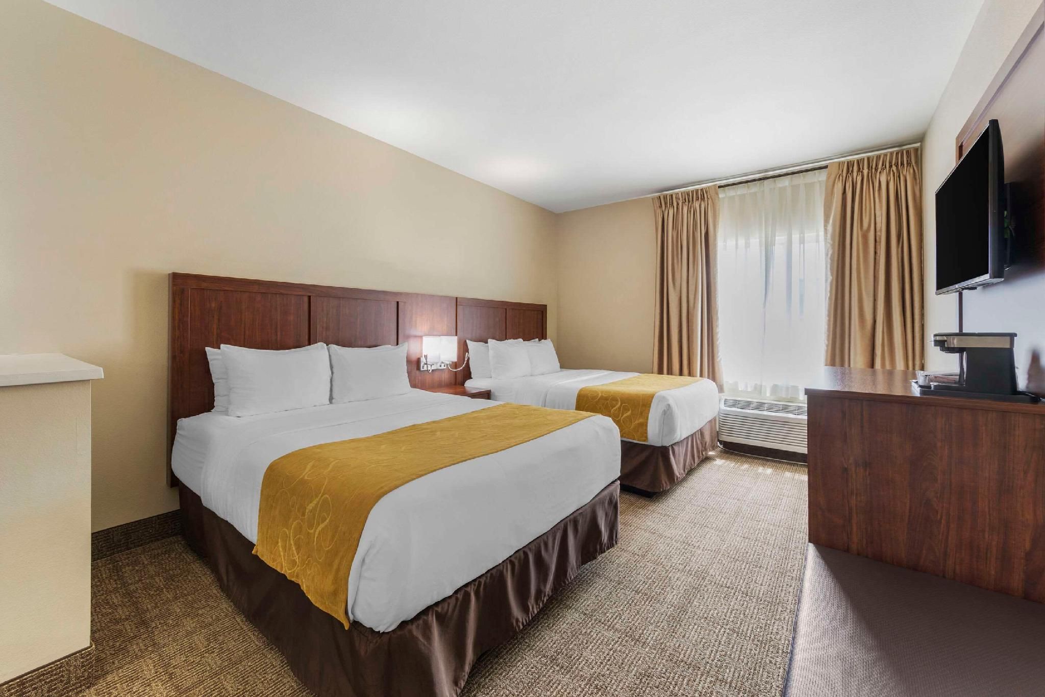 2 Queen Beds, Suite, Nonsmoking