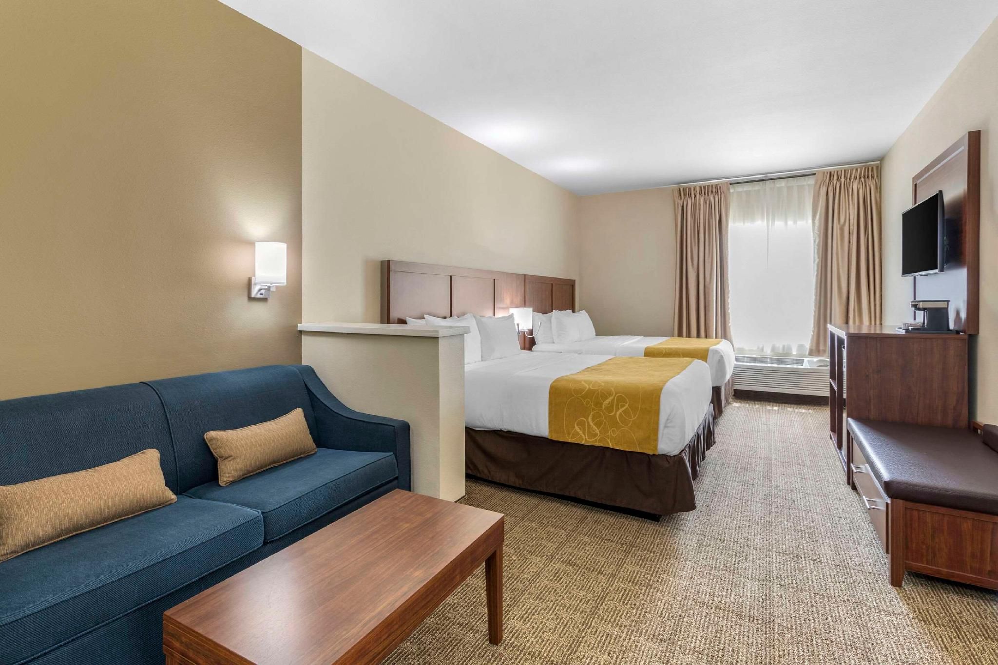 2 Queen Beds, Suite, Nonsmoking