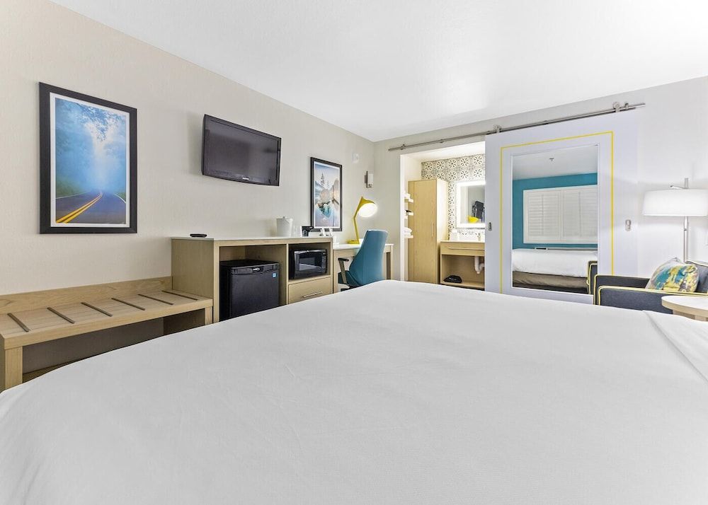 Standard Room, 1 King Bed, Non Smoking