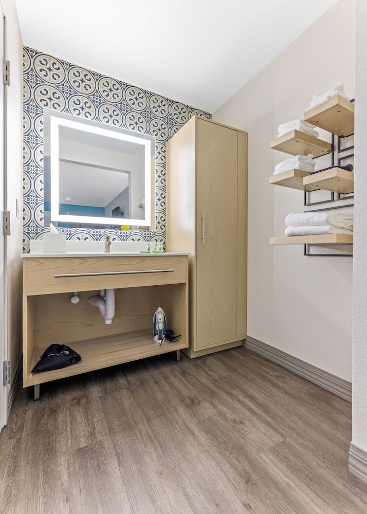 Room, 1 King Bed, Accessible, Non Smoking