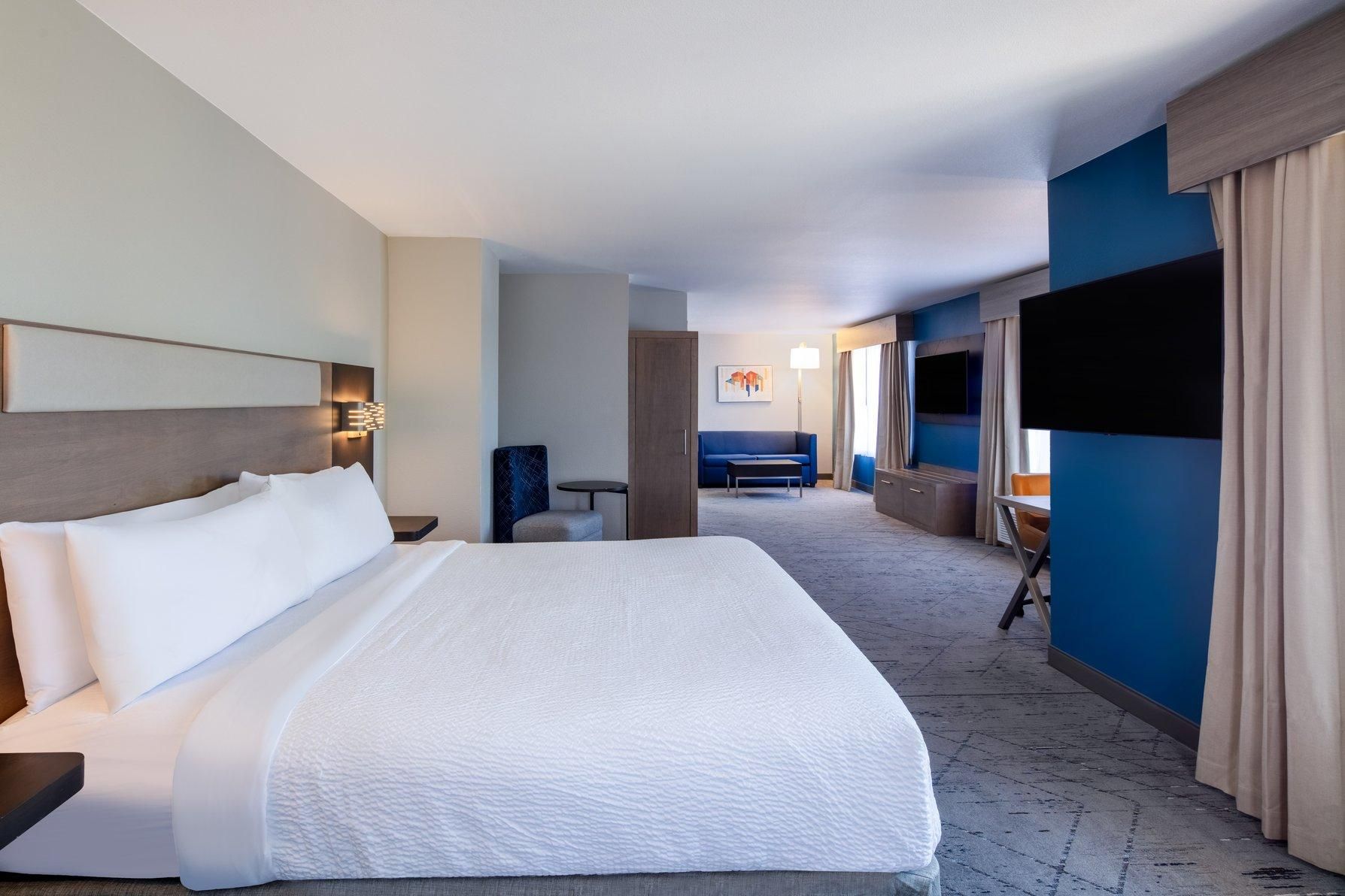 1 King Suite Extra Floor Space