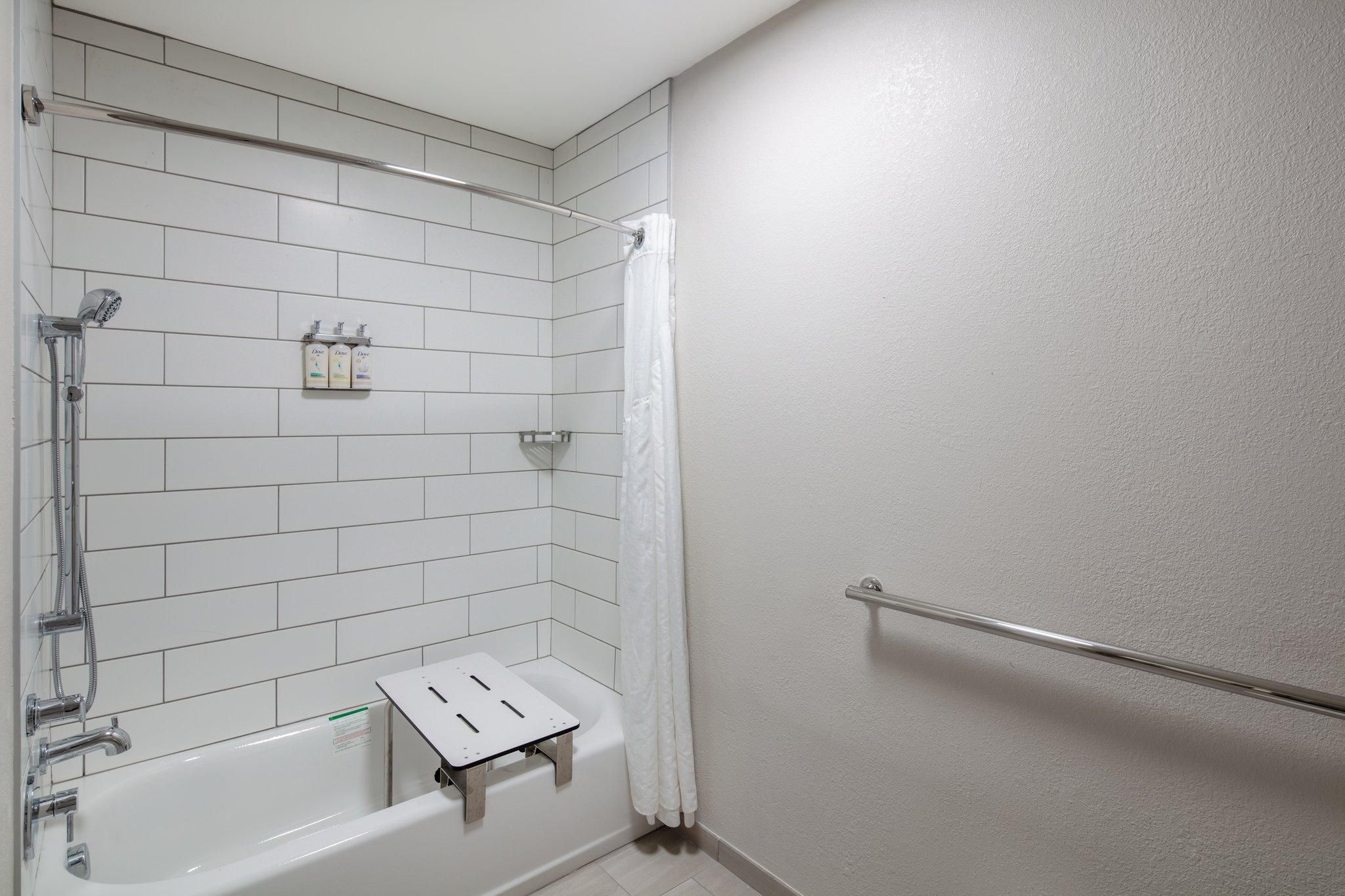 1 King Standard Communications Mobility Accessible Tub