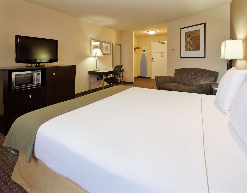 Standard Room, 1 King Bed (Extra Floor Space)