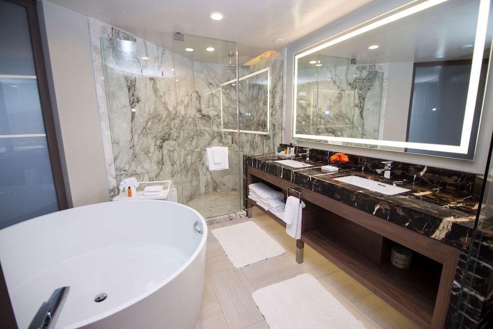 Diplomat Suite, 1 King Bed, Non Smoking