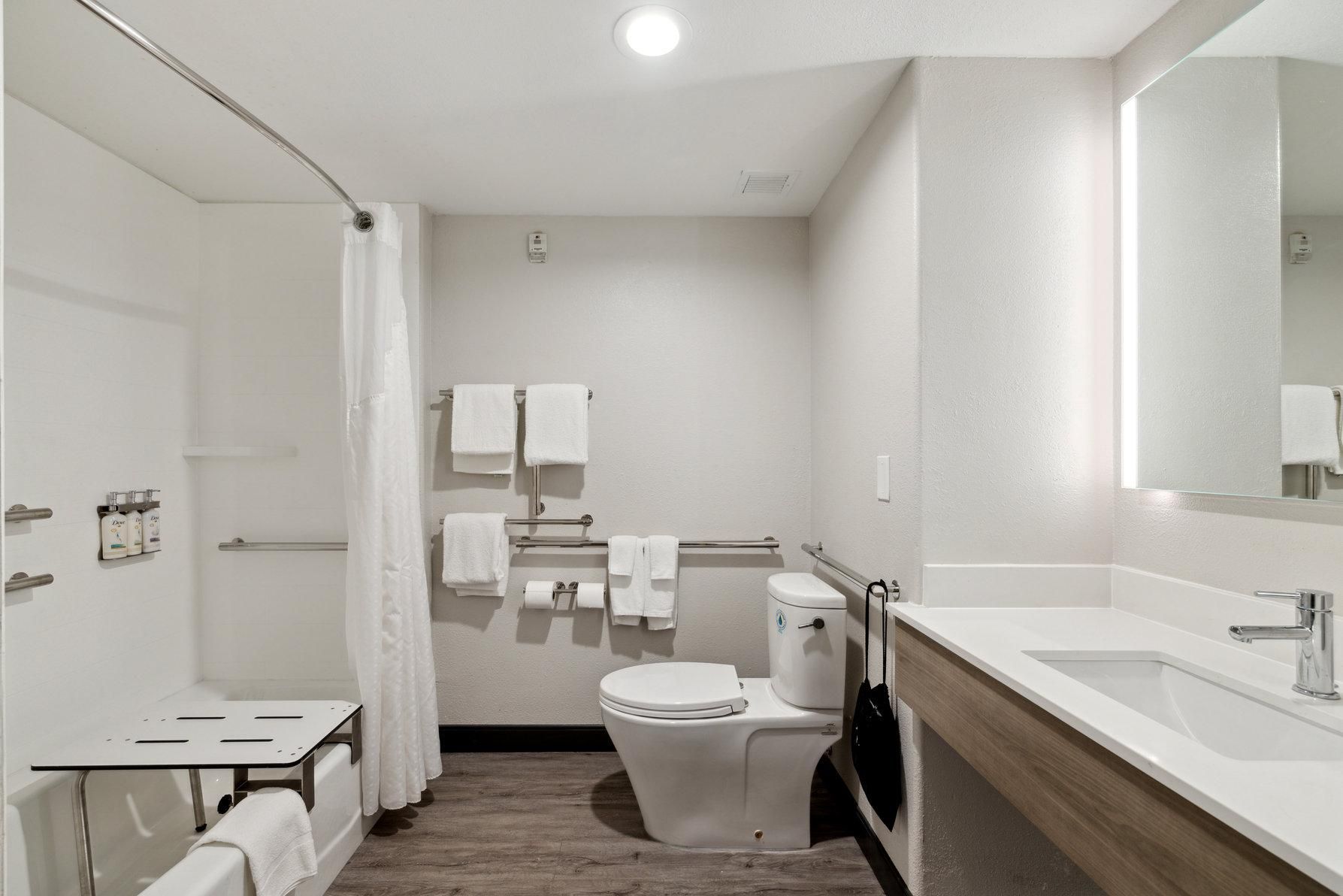 1 King Standard Communications Mobility Accessible Tub