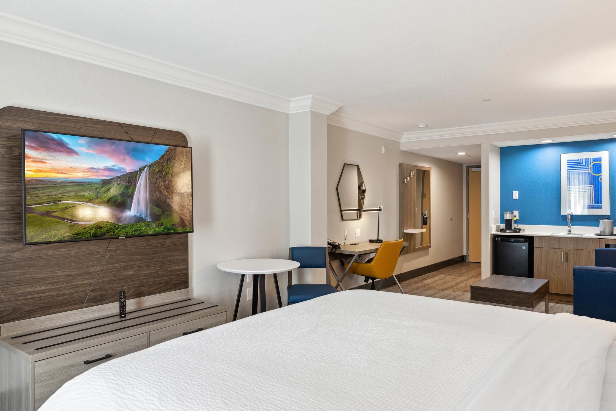 1 King Suite