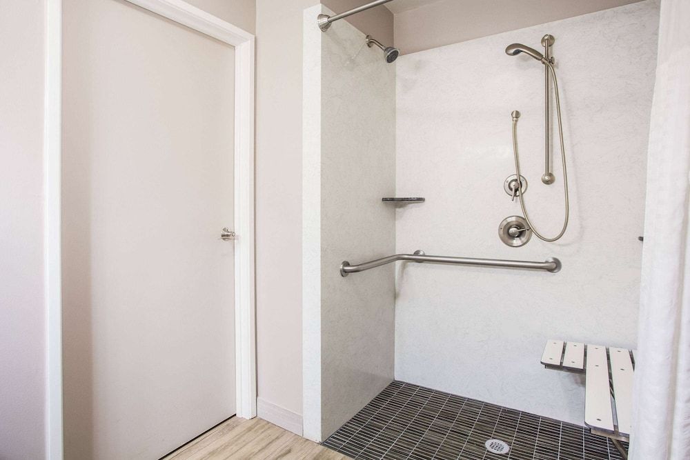 Room, 1 Queen Bed, Accessible, Non Smoking (Mobility/Hearing)