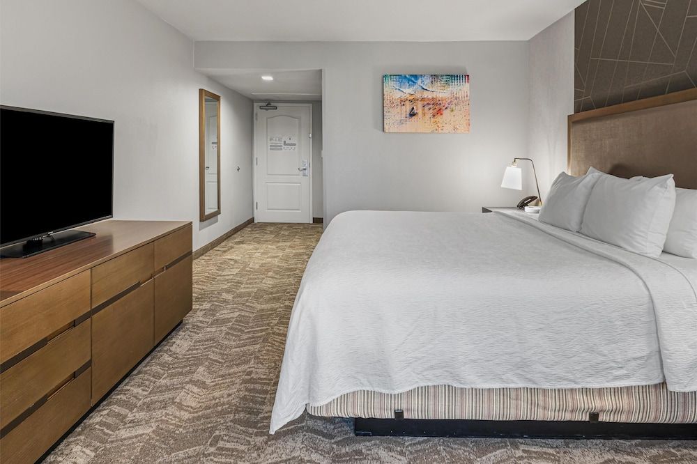 Standard Room, 1 King Bed, Non Smoking, Refrigerator & Microwave