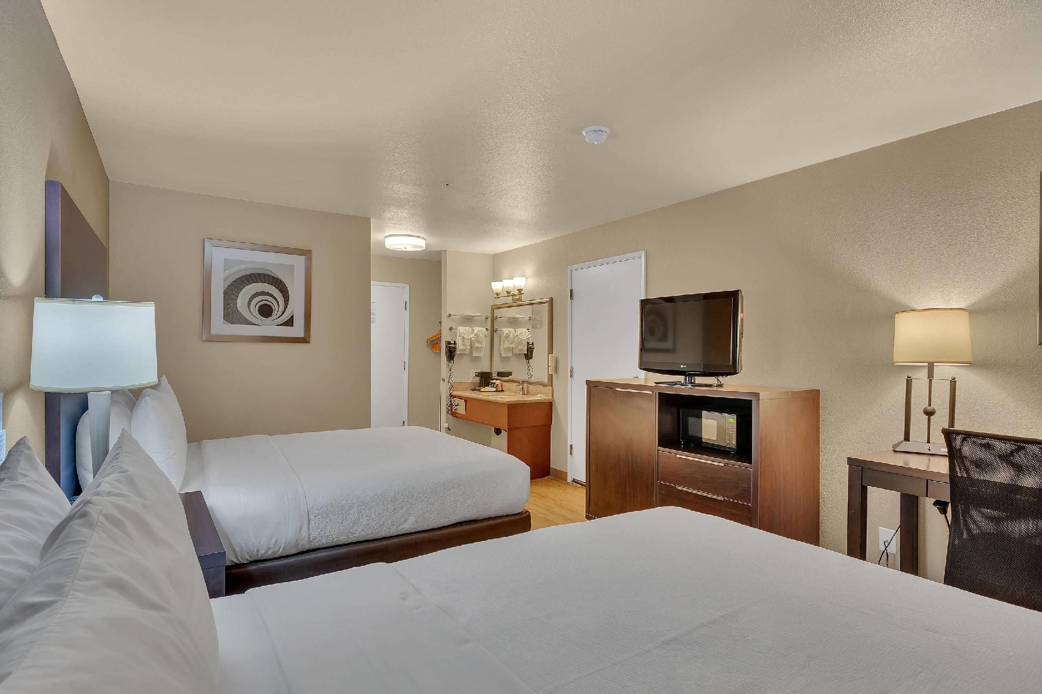 2 Queen Beds, Nonsmoking, Upgrade