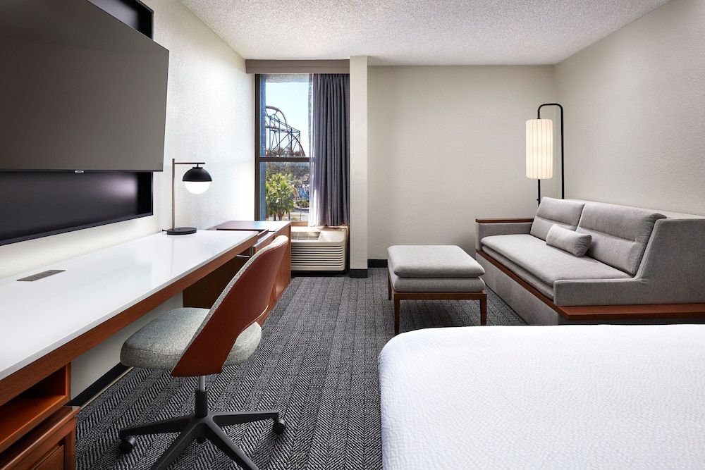 Room, 1 King Bed with Sofa bed (Mobility/Hearing Accessible, Tub)