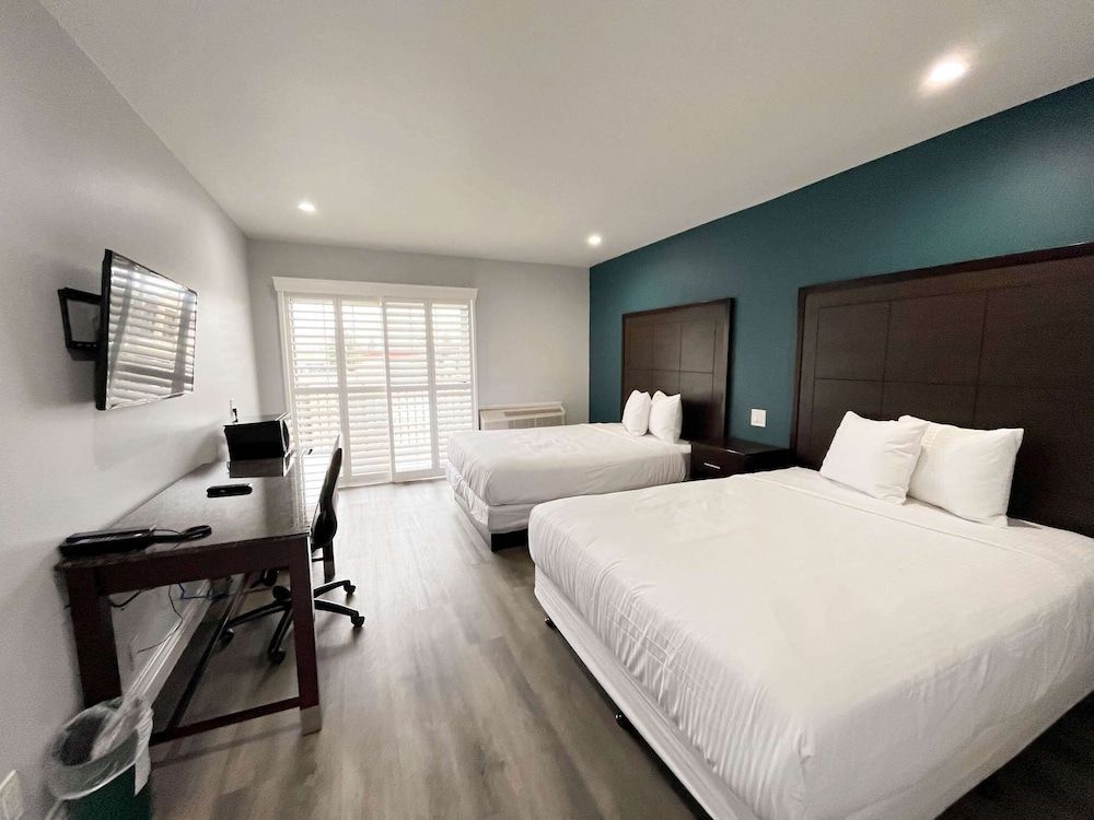 Standard Suite, 2 Queen Beds, Non Smoking
