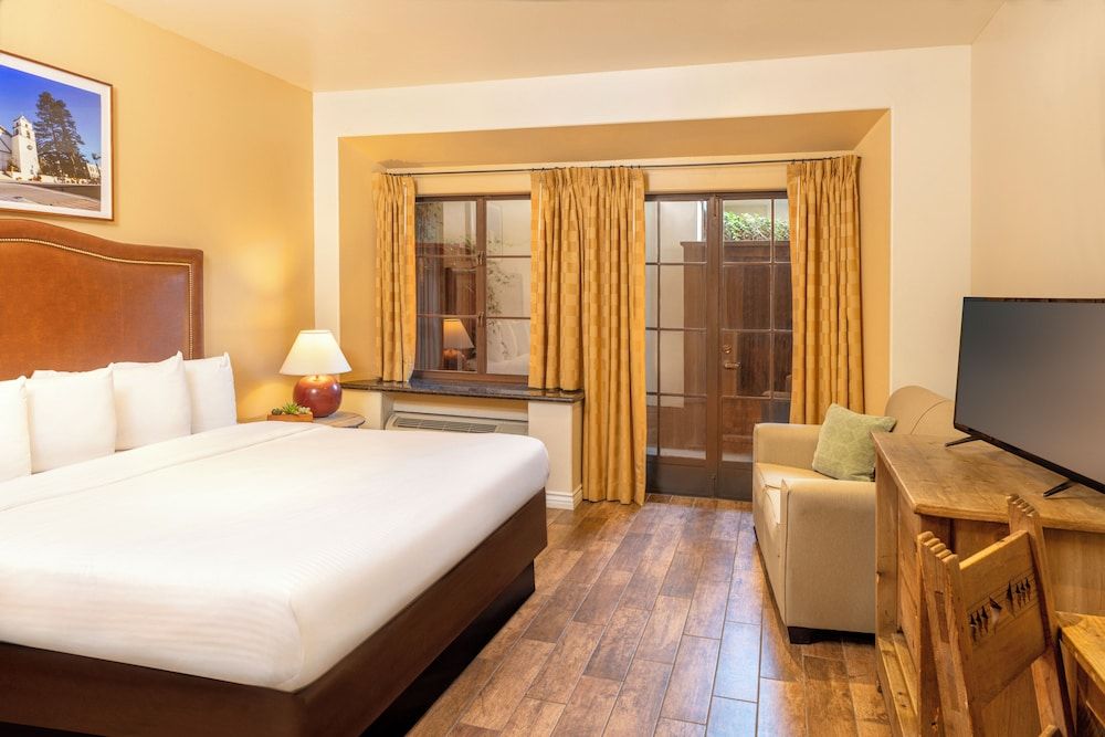 Clocktower Inn Ventura