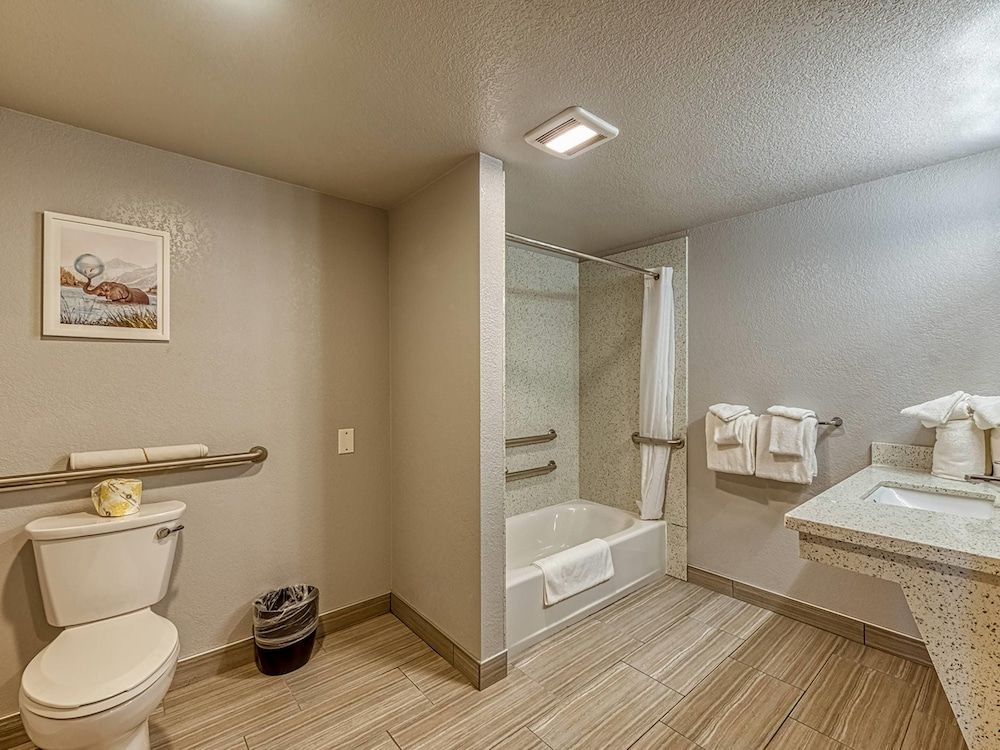 Amanzi Hotel, an Ascend Collection Hotel Standard Room, 2 Queen Beds, Accessible, Non Smoking (Accessible Tub) 9