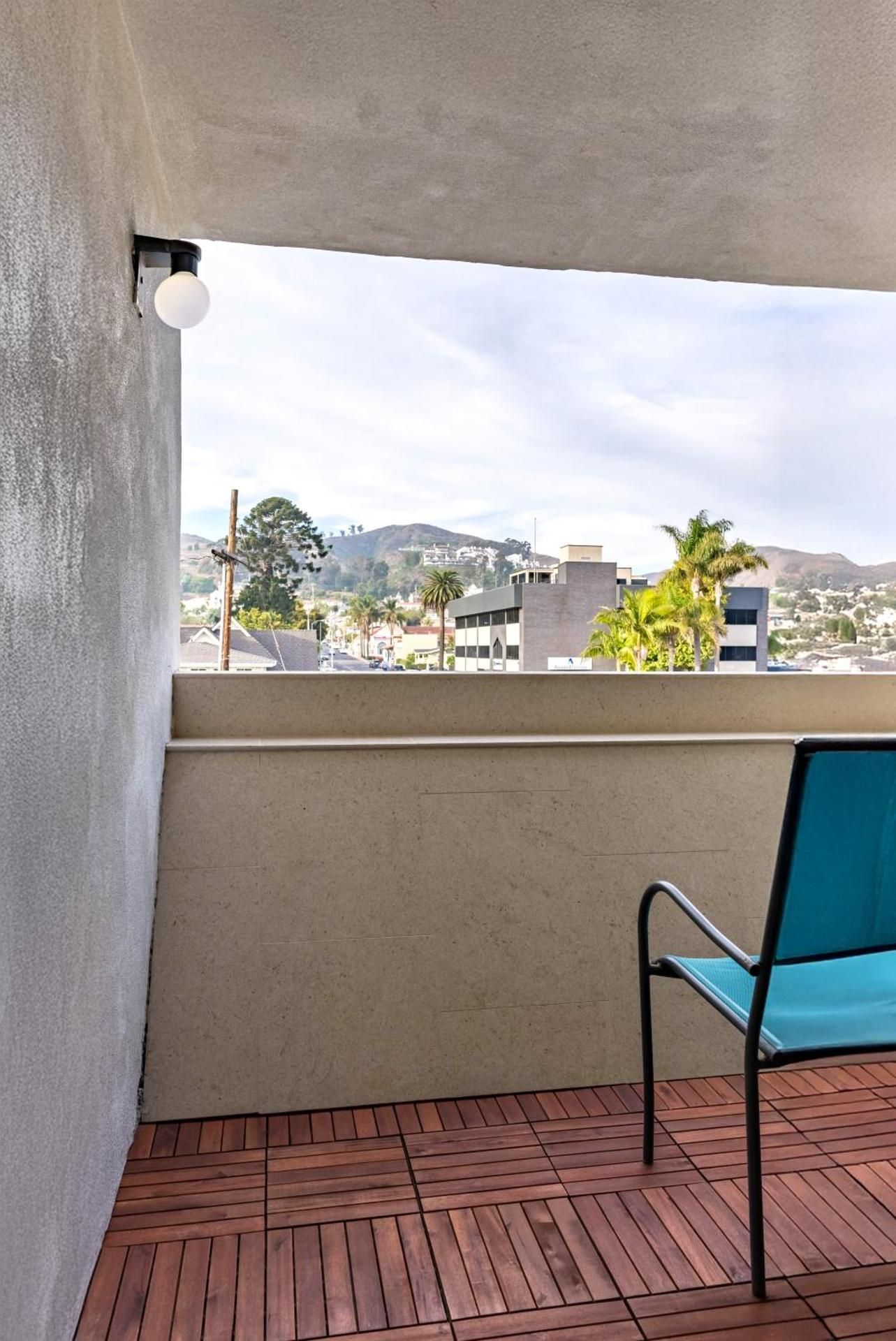 1 King Bed, Nonsmoking, Upgrade