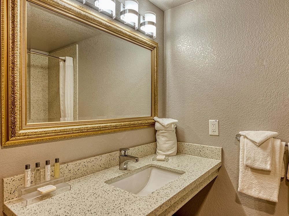 Amanzi Hotel, an Ascend Collection Hotel Standard Room, 2 Queen Beds, Accessible, Non Smoking (Accessible Tub) 7