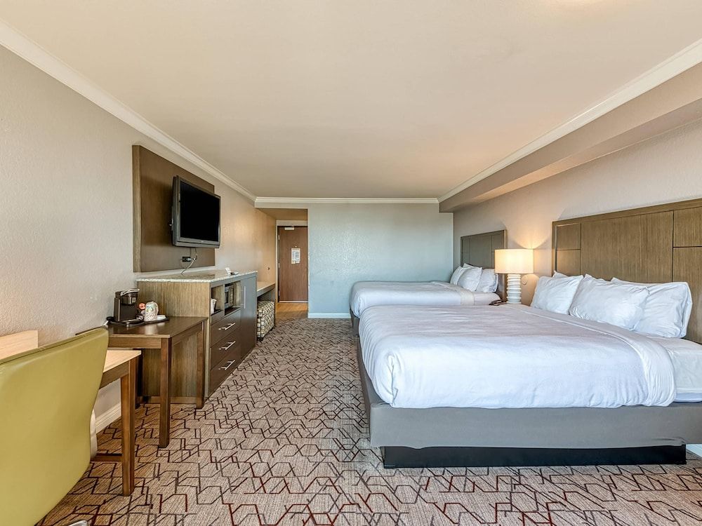 Amanzi Hotel, an Ascend Collection Hotel Standard Room, 2 Queen Beds, Non Smoking, Balcony 3