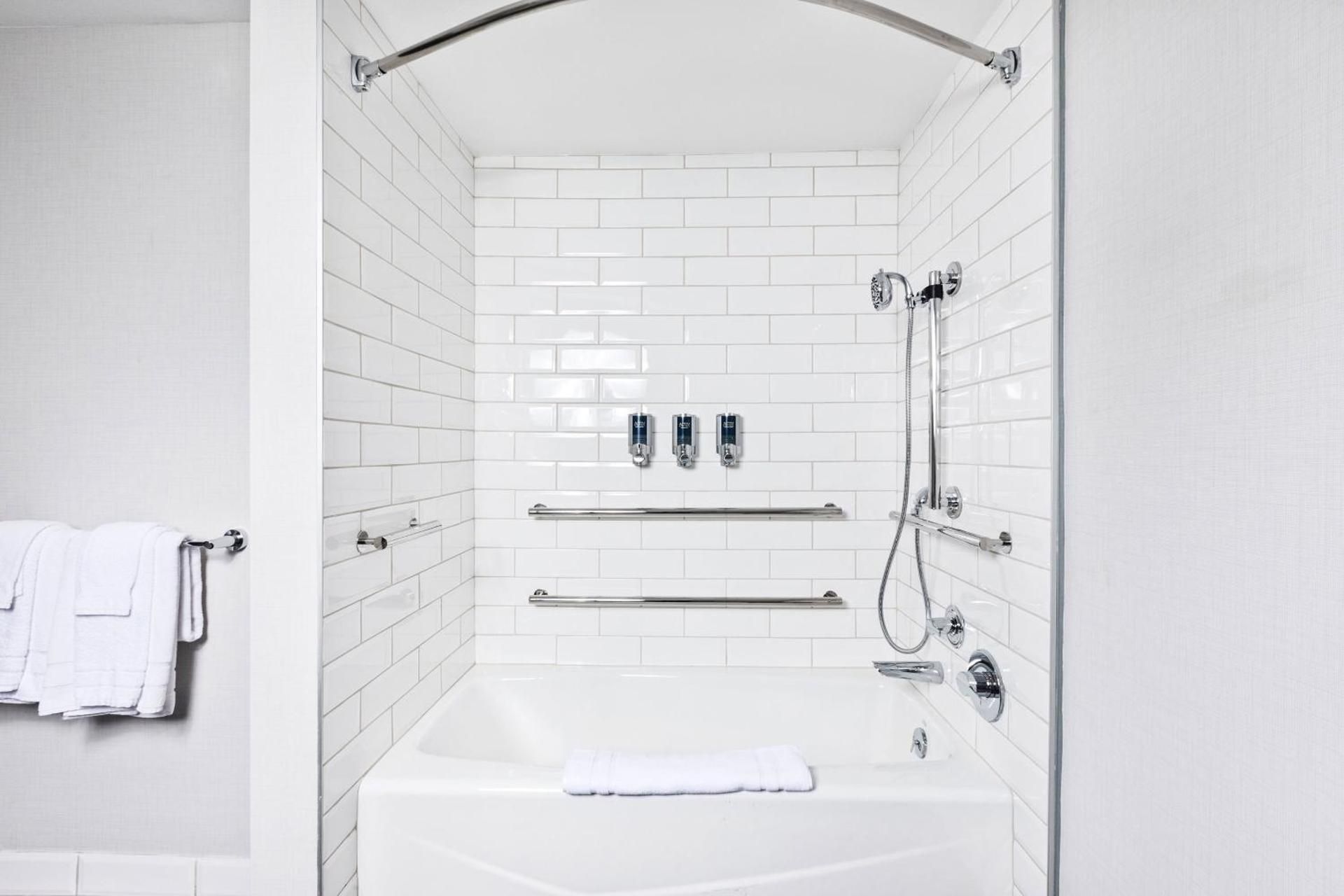 King Room with Adapted Tub - Mobility and Hearing Accessible